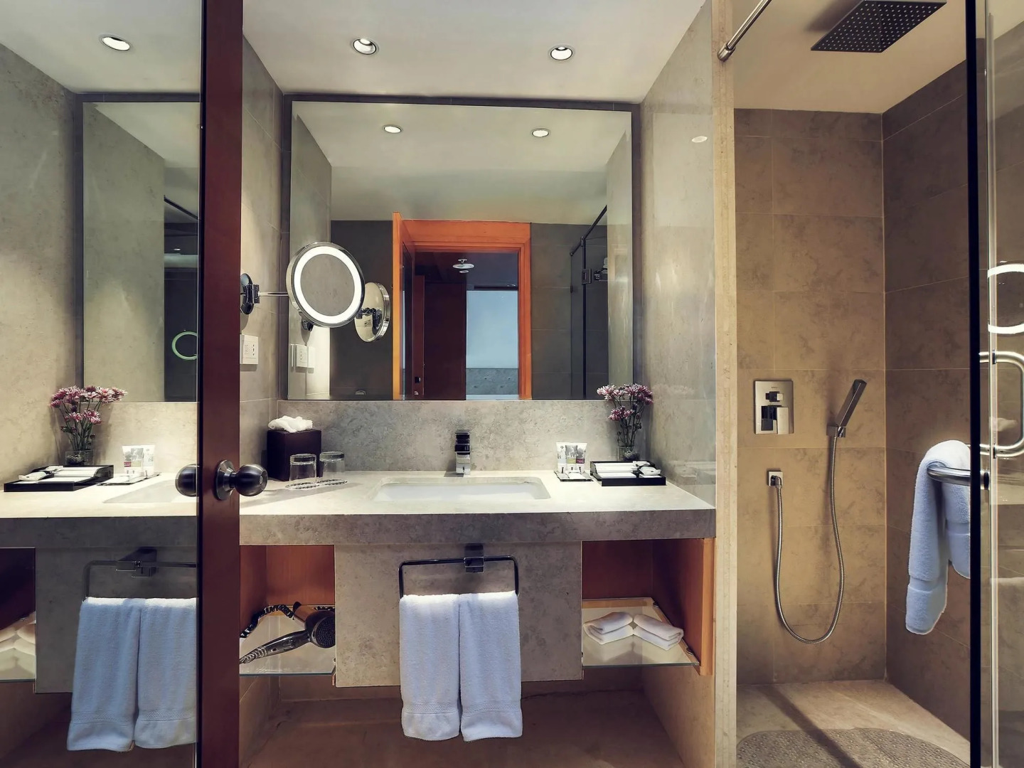 Mercure Hyderabad KCP Hotel