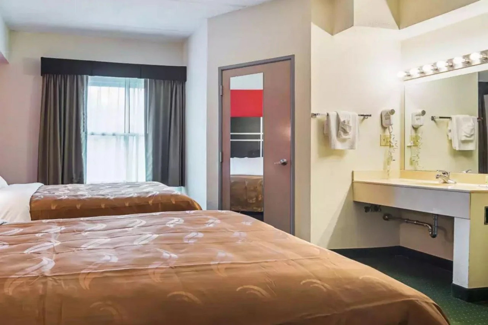 Quality Suites Atlanta Airport East