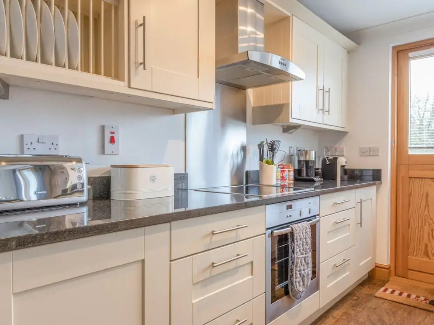 5 Court Cottage, Hillfield Village