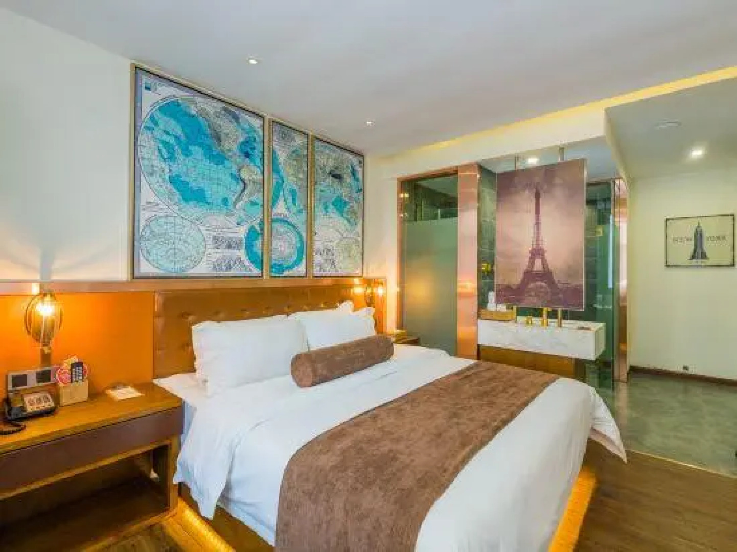 James Joyce Coffetel Xining Central Plaza