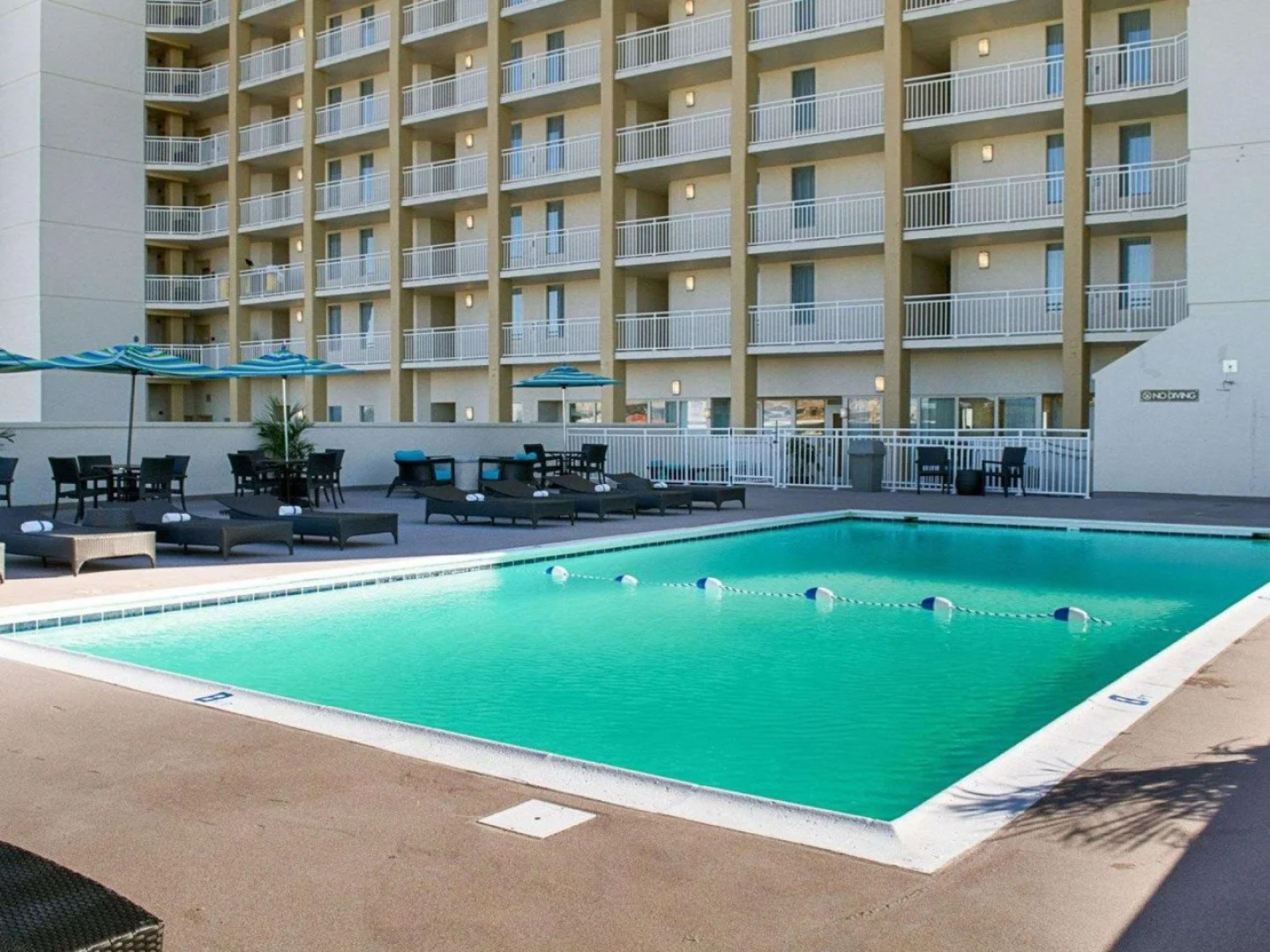 Comfort Suites Beachfront