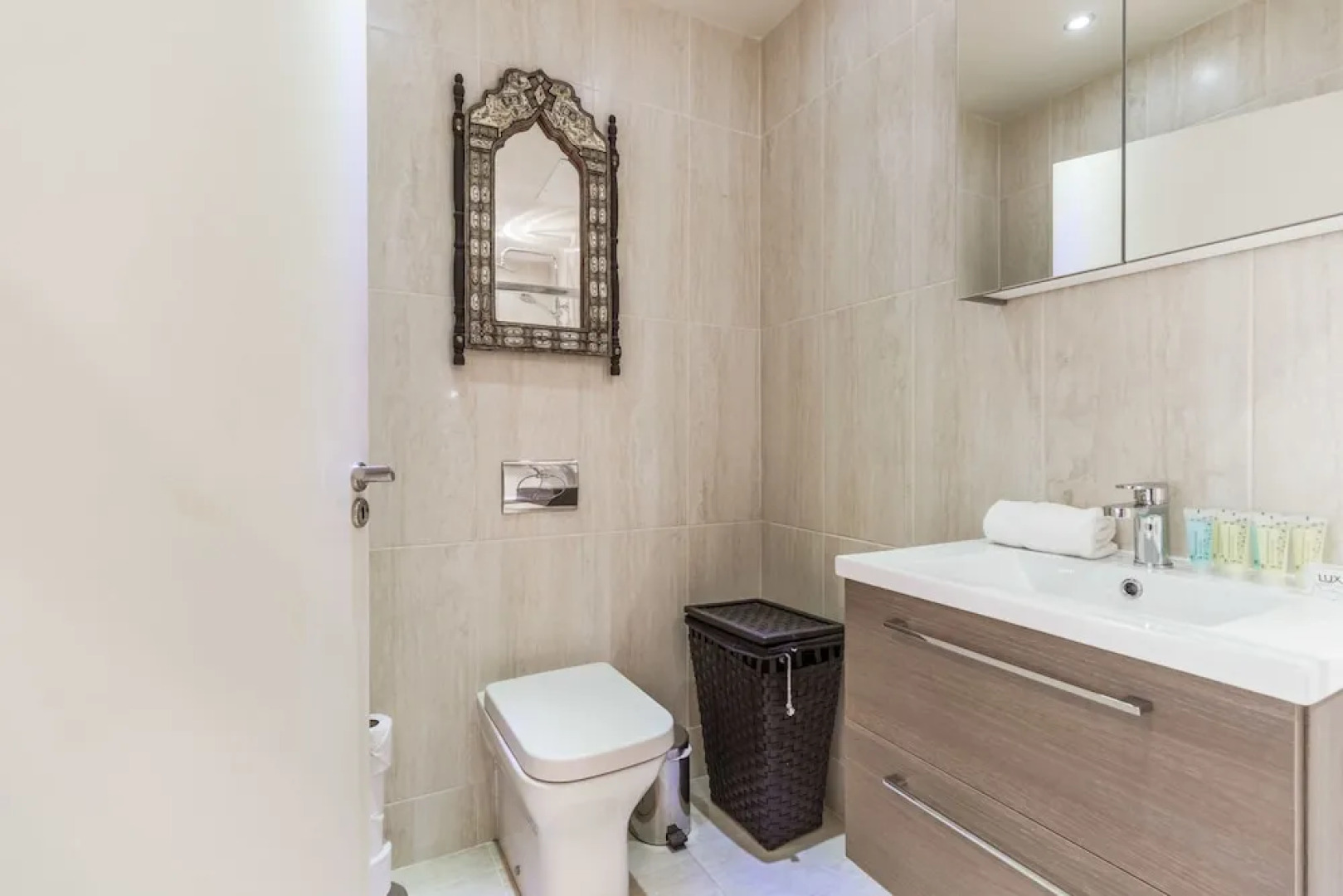 The Oscar Wilde Suite by 5STARSTAY