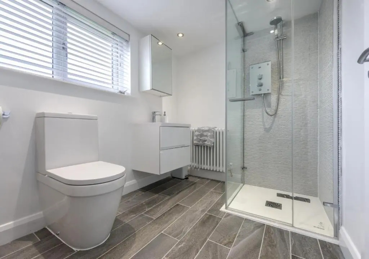 Bryn Rhosyn, 10 Cae Du