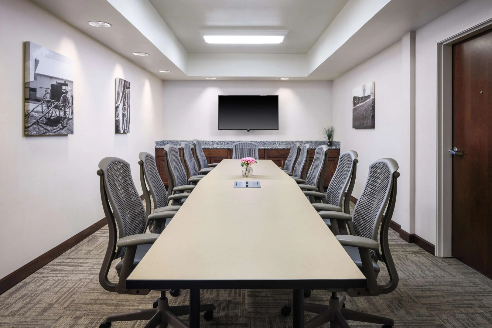 Green Mill Village Hotel & Suites, BW Signature Collection