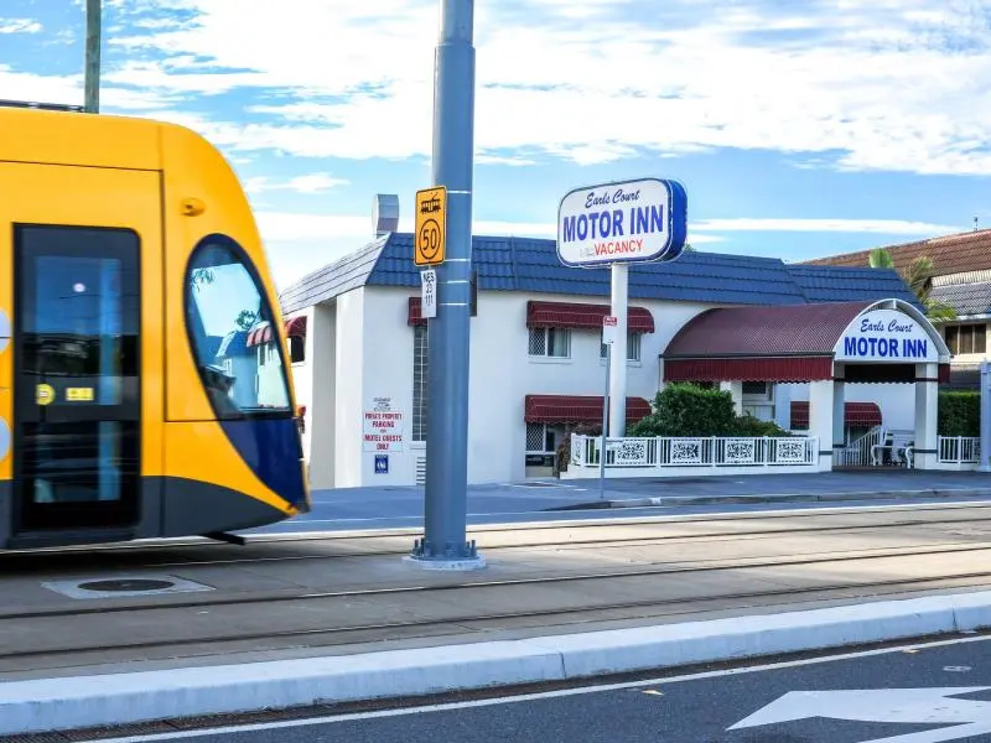 Earls Court Motel & Apartments