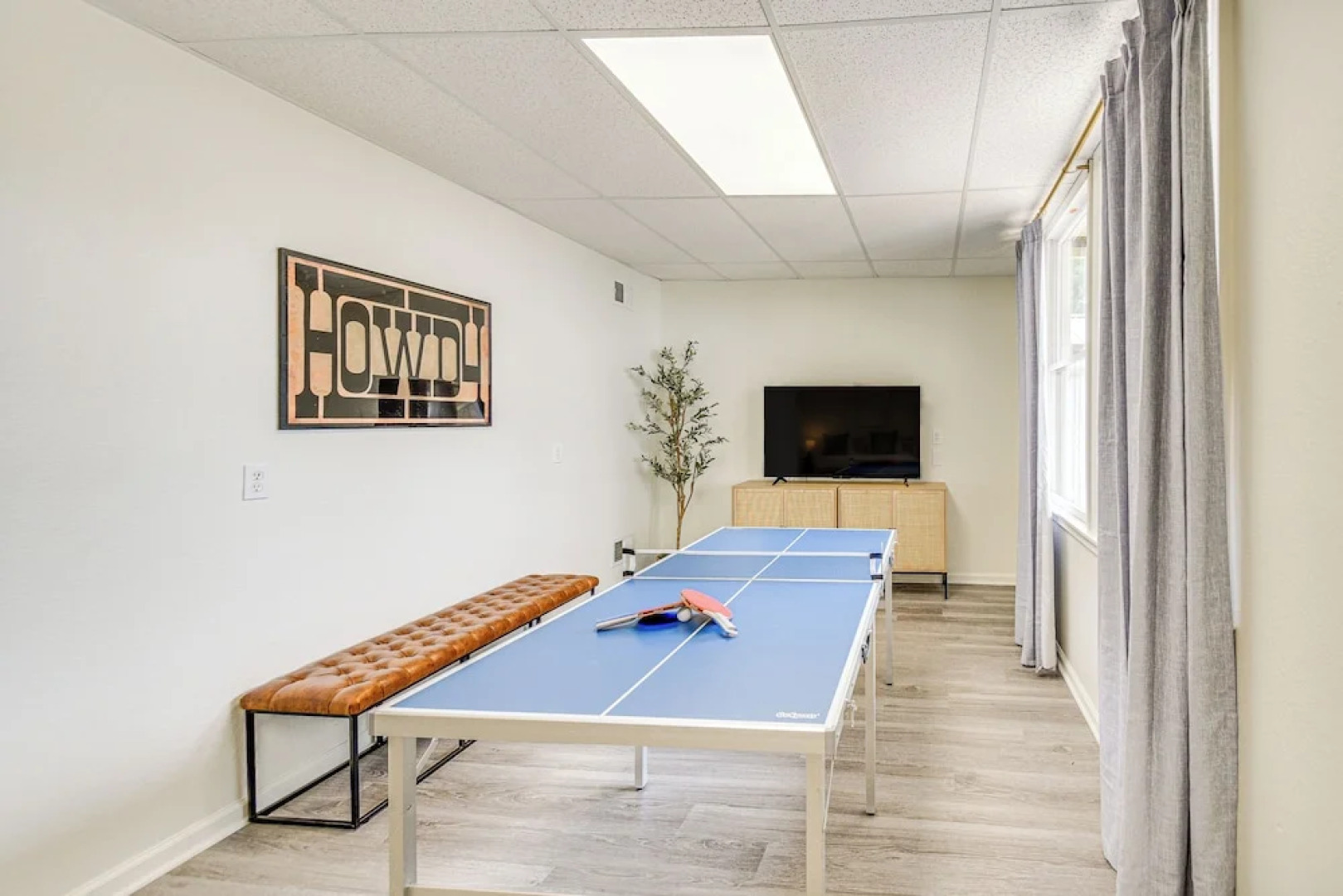 Pet-friendly Buxton Home w/ Balcony, 2 Mi to Beach