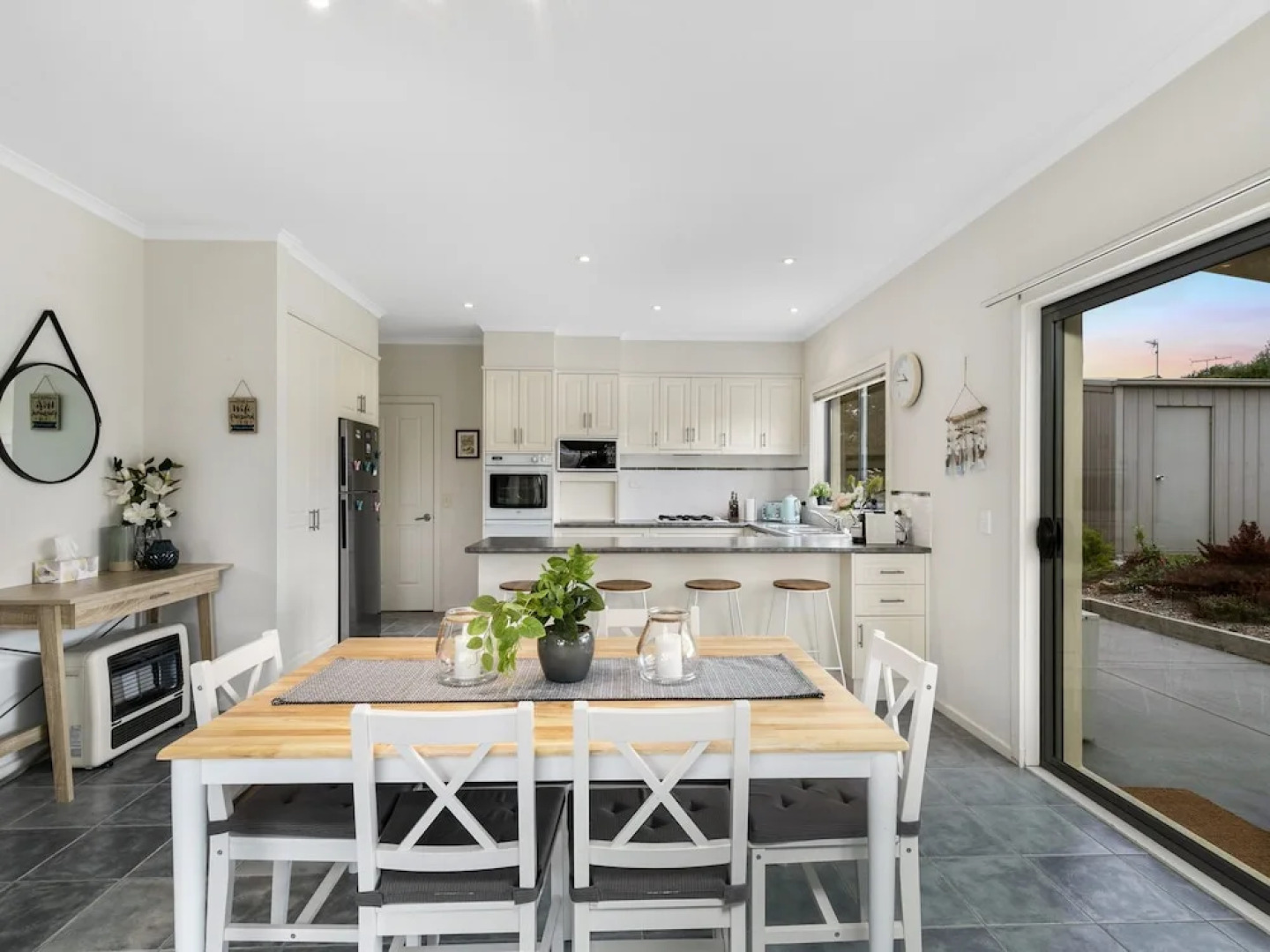 Beached AS - Free Wifi, Netflix & Foxtel, Heated Pool