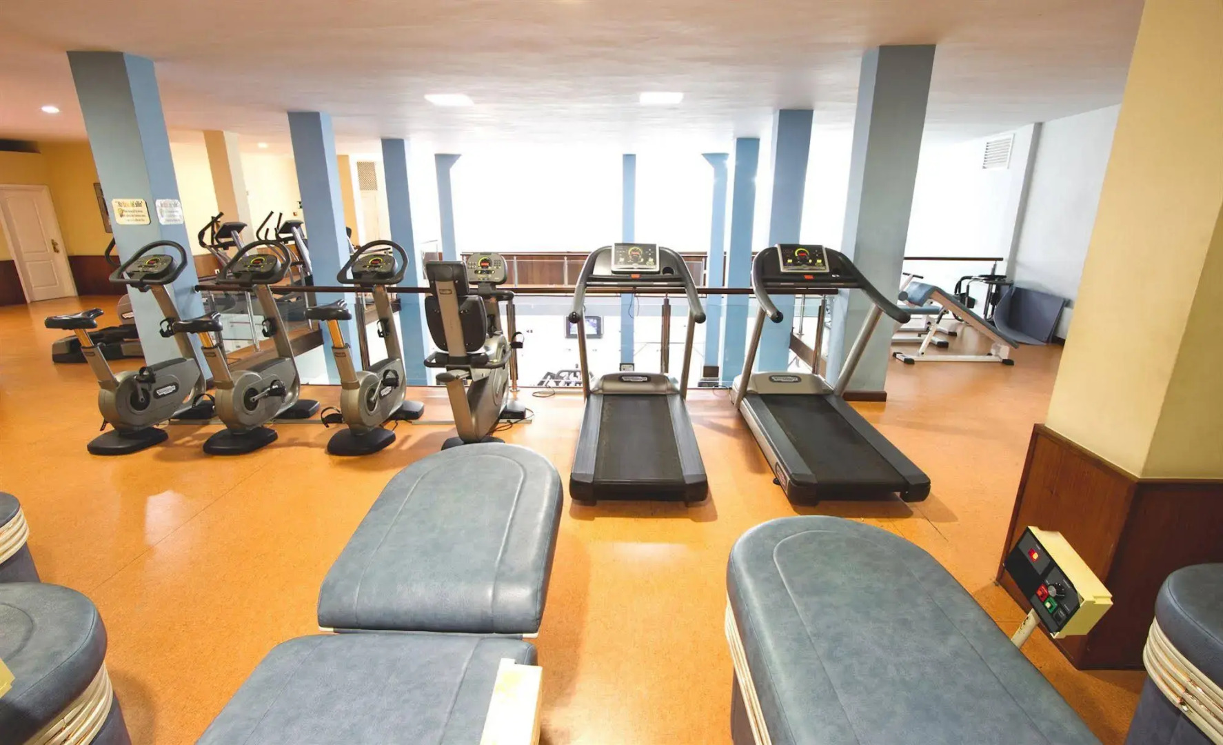 Coral La Quinta Park Suites