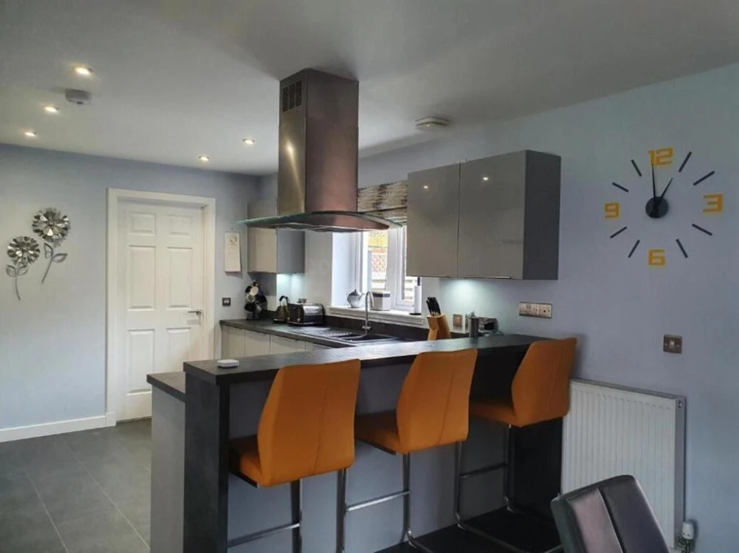 4-bed House in Elgin, Optional fee for hot tub