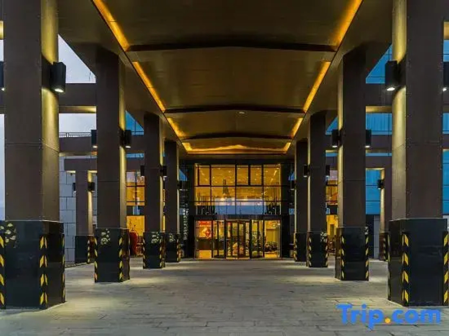 Yunpeng Sunshine Holiday Hotel