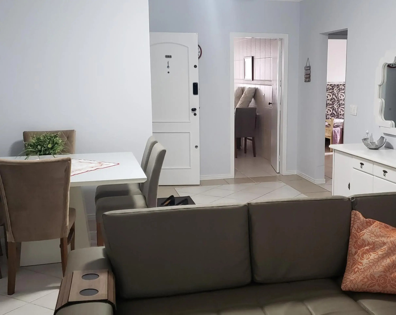 Apartamento confortável em Meia Praia - 200 metros da praia