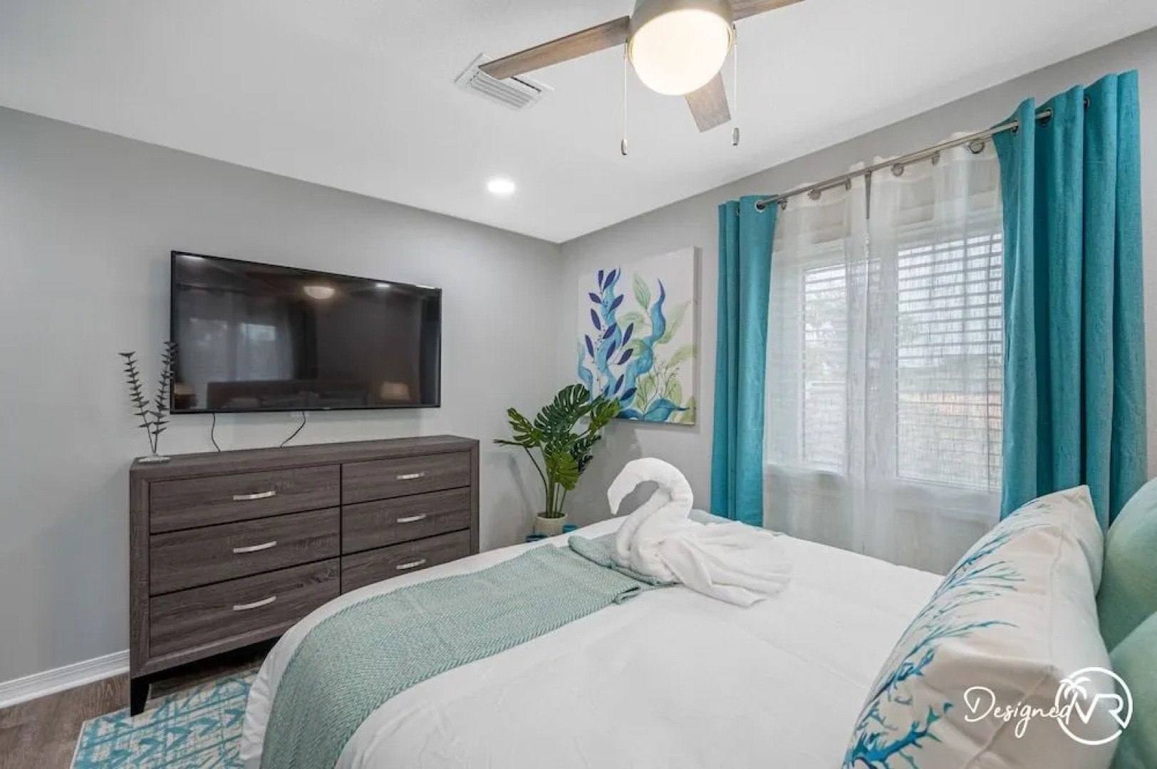 Chic 8BR with Heated Pool & Waterview