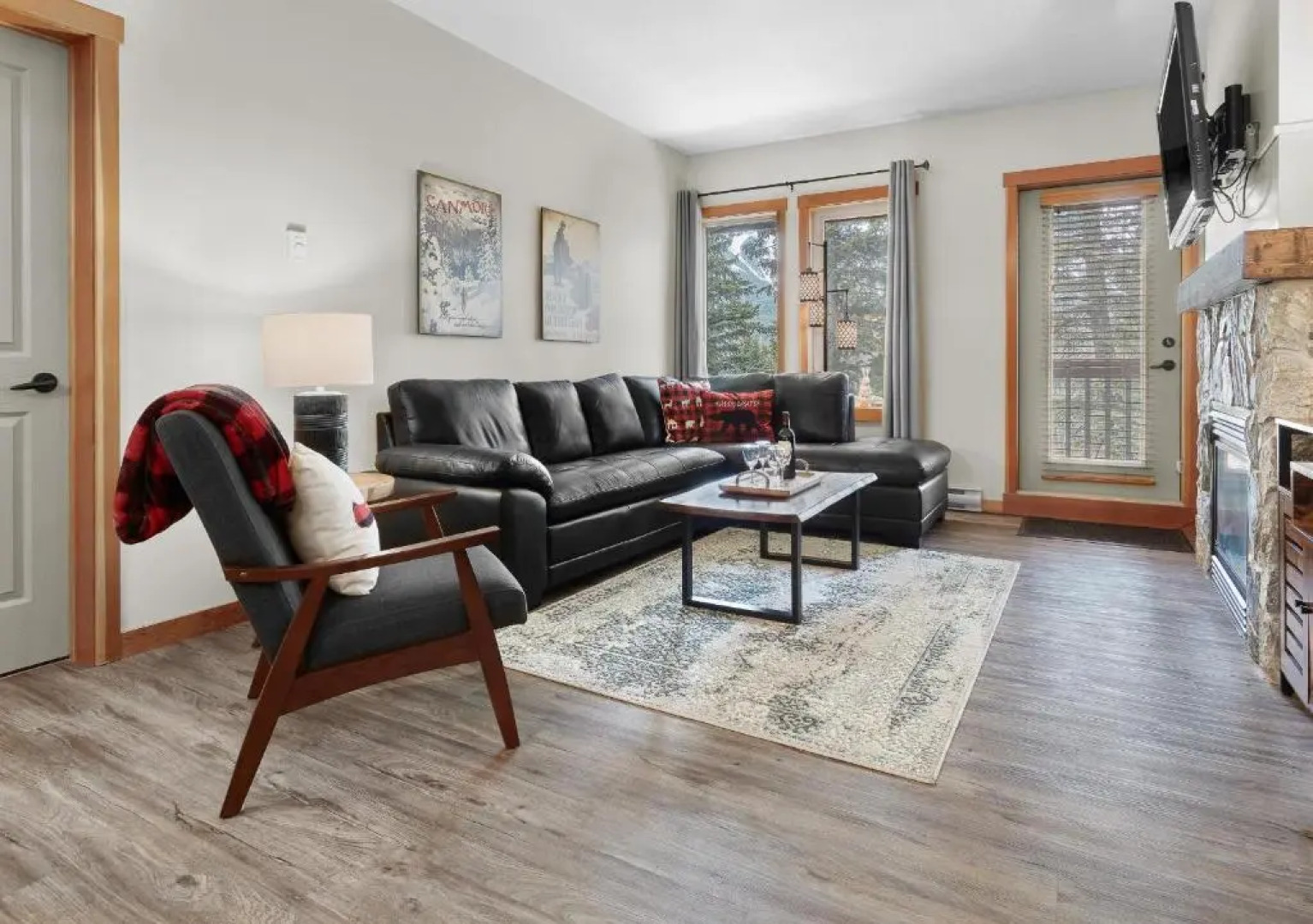 Newly Renovated Grizzly Lodge, Spacious 3BR 2BA with open pool, hot tub