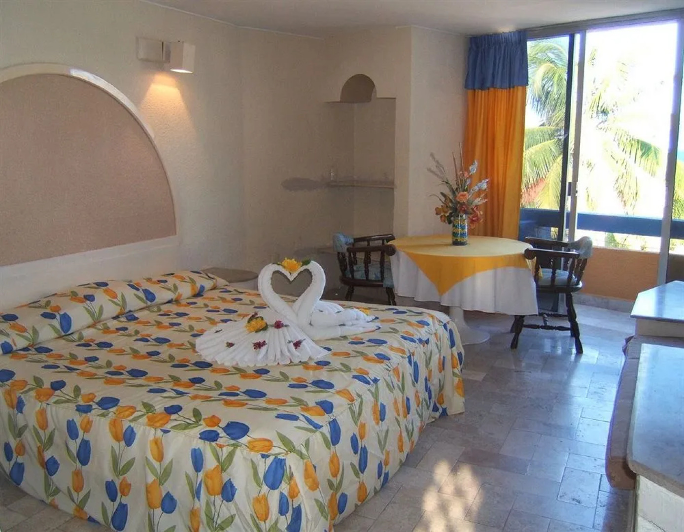 Costa Sol Hotel & Villas