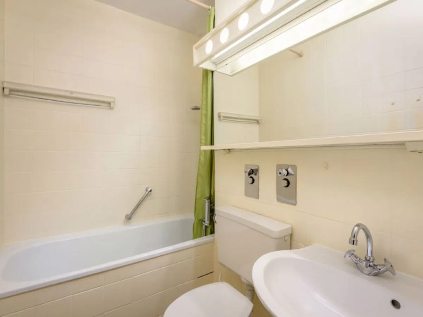 Apartment B306 Sassofortino