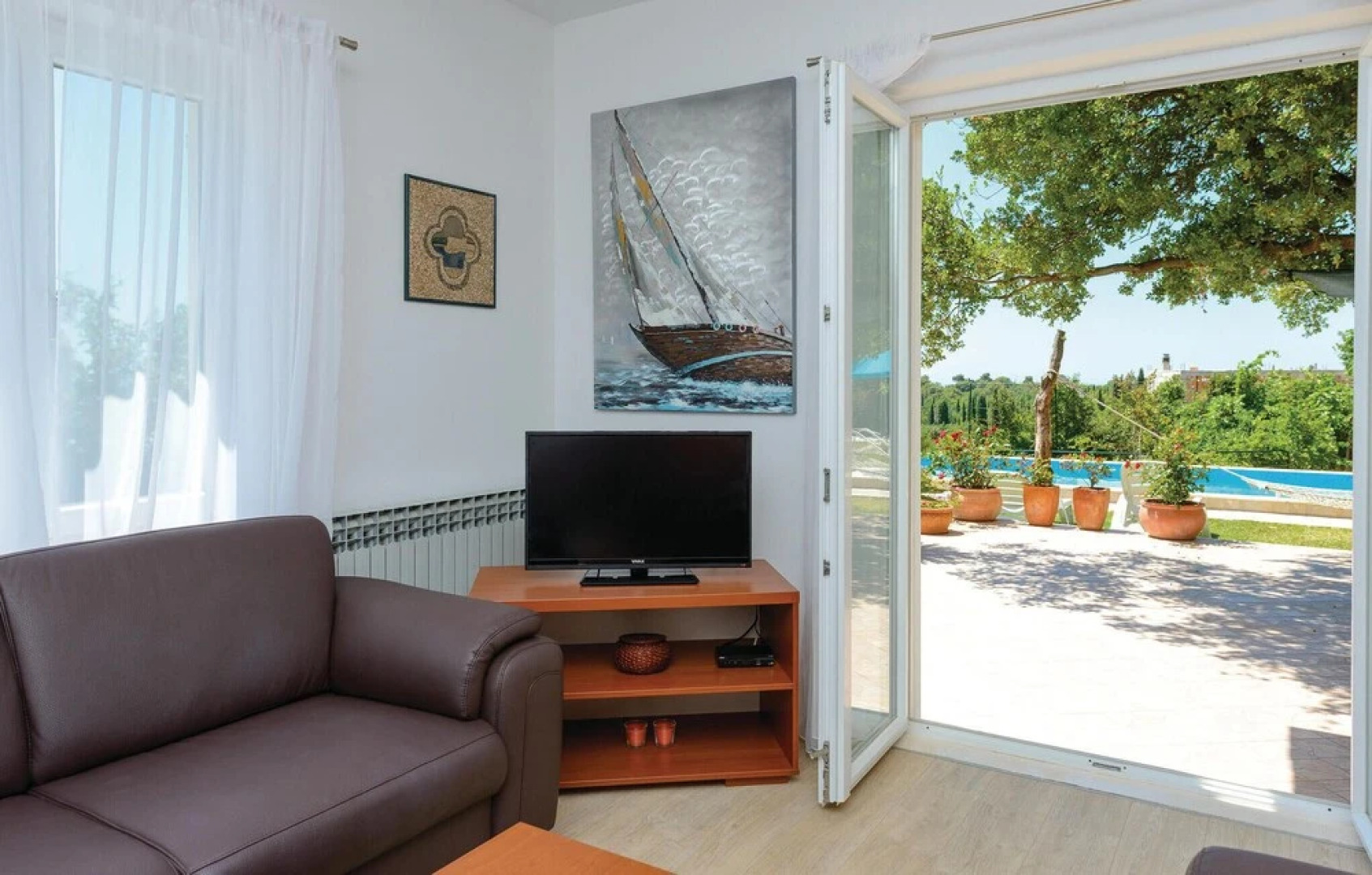 Stunning Home in Mocici With Wifi and 4 Bedrooms