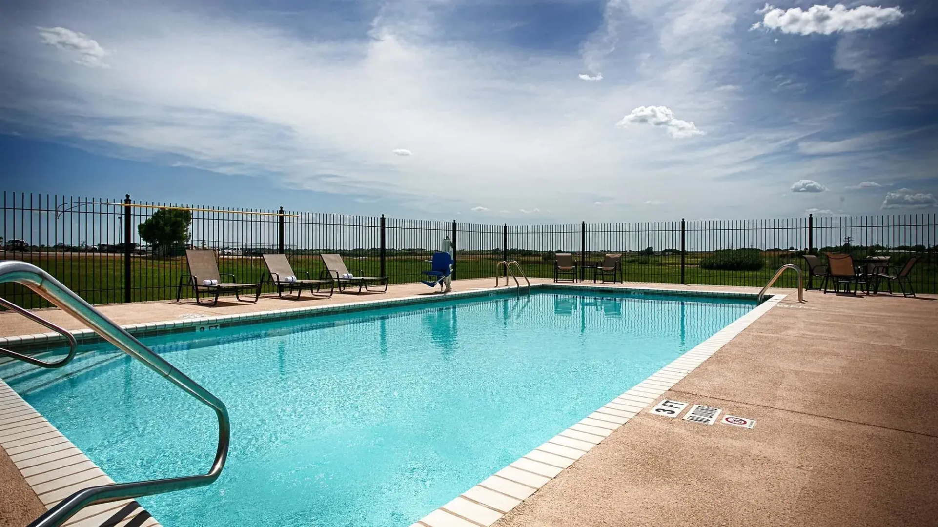 Holiday Inn Express & Suites N Waco Area - West by IHG