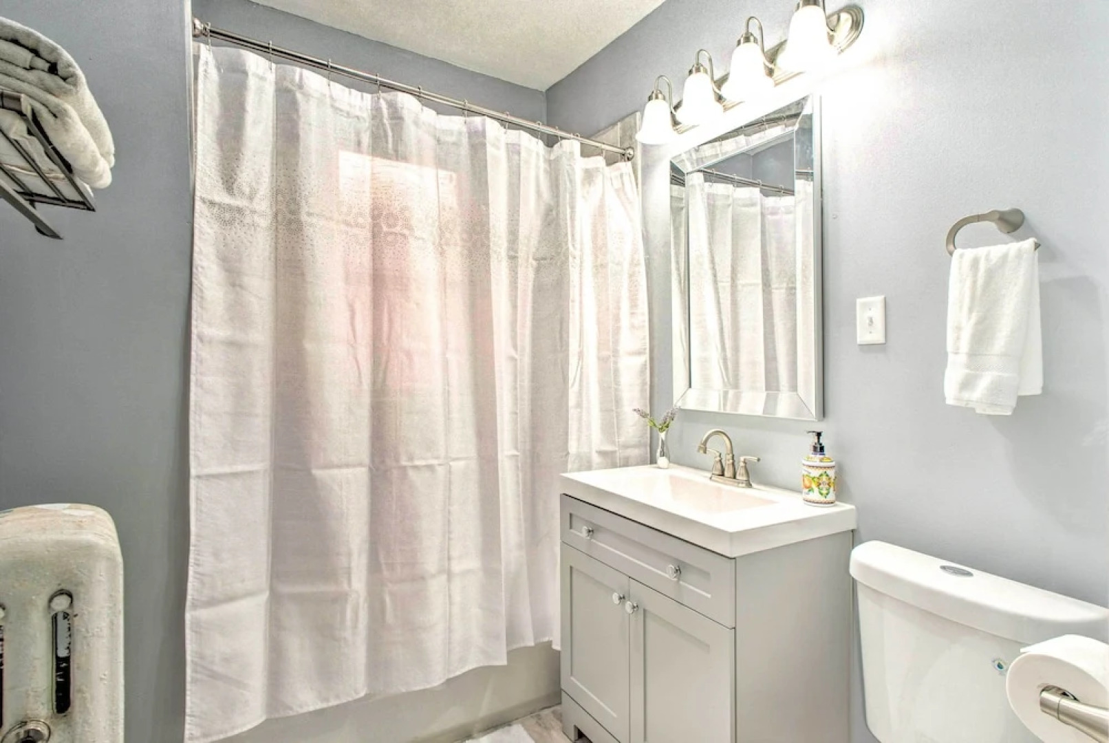 Historic Oak Park Apartment ~ 8 Mi to Downtown