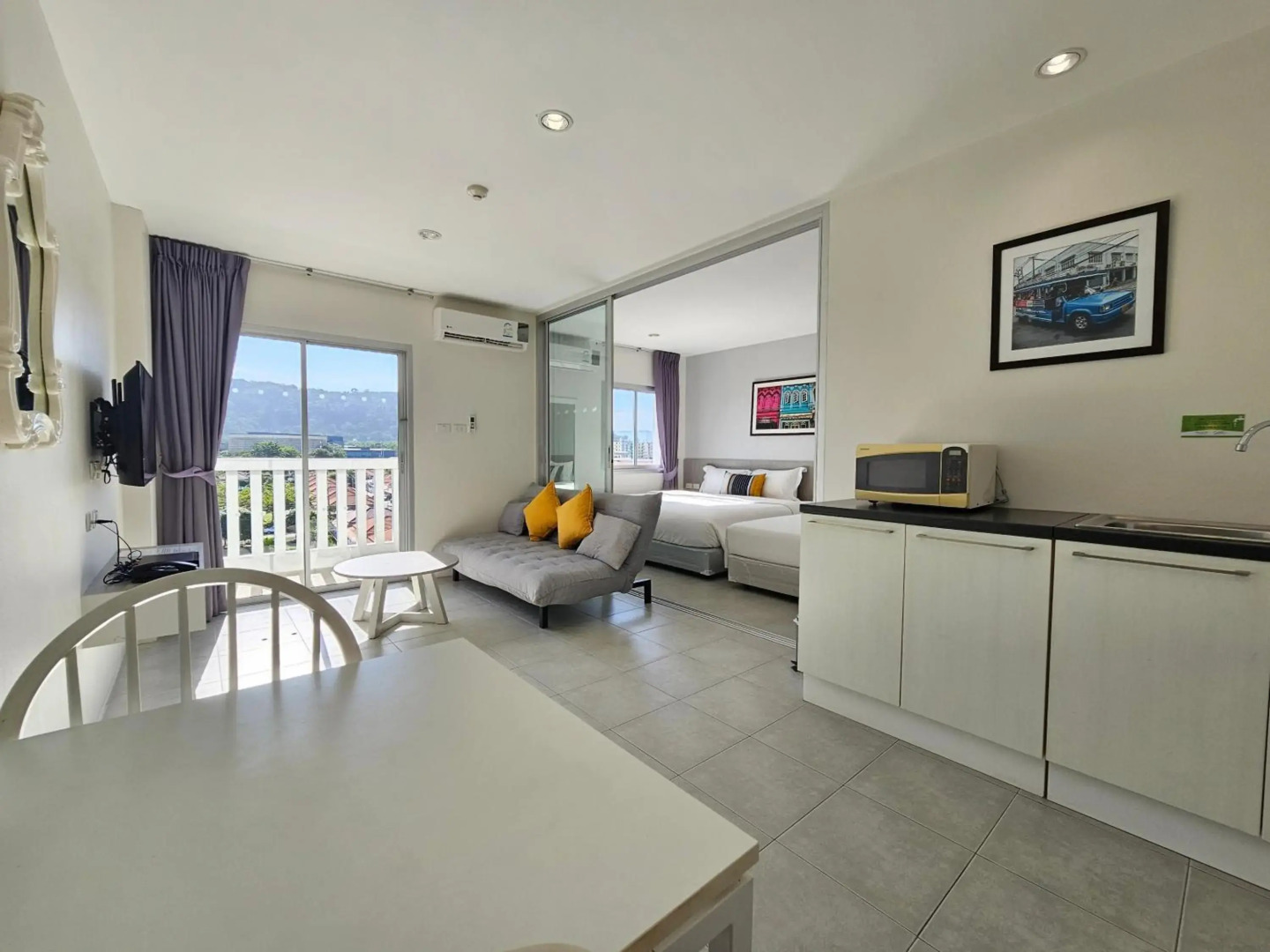 Отель Recenta Suite Phuket Suanluang