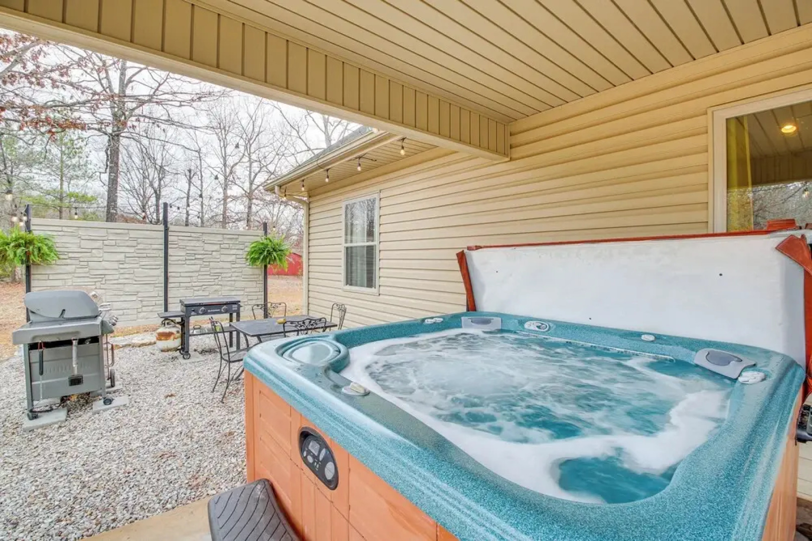 < 5 Mi to Lake Desoto: Grand Hot Springs Home