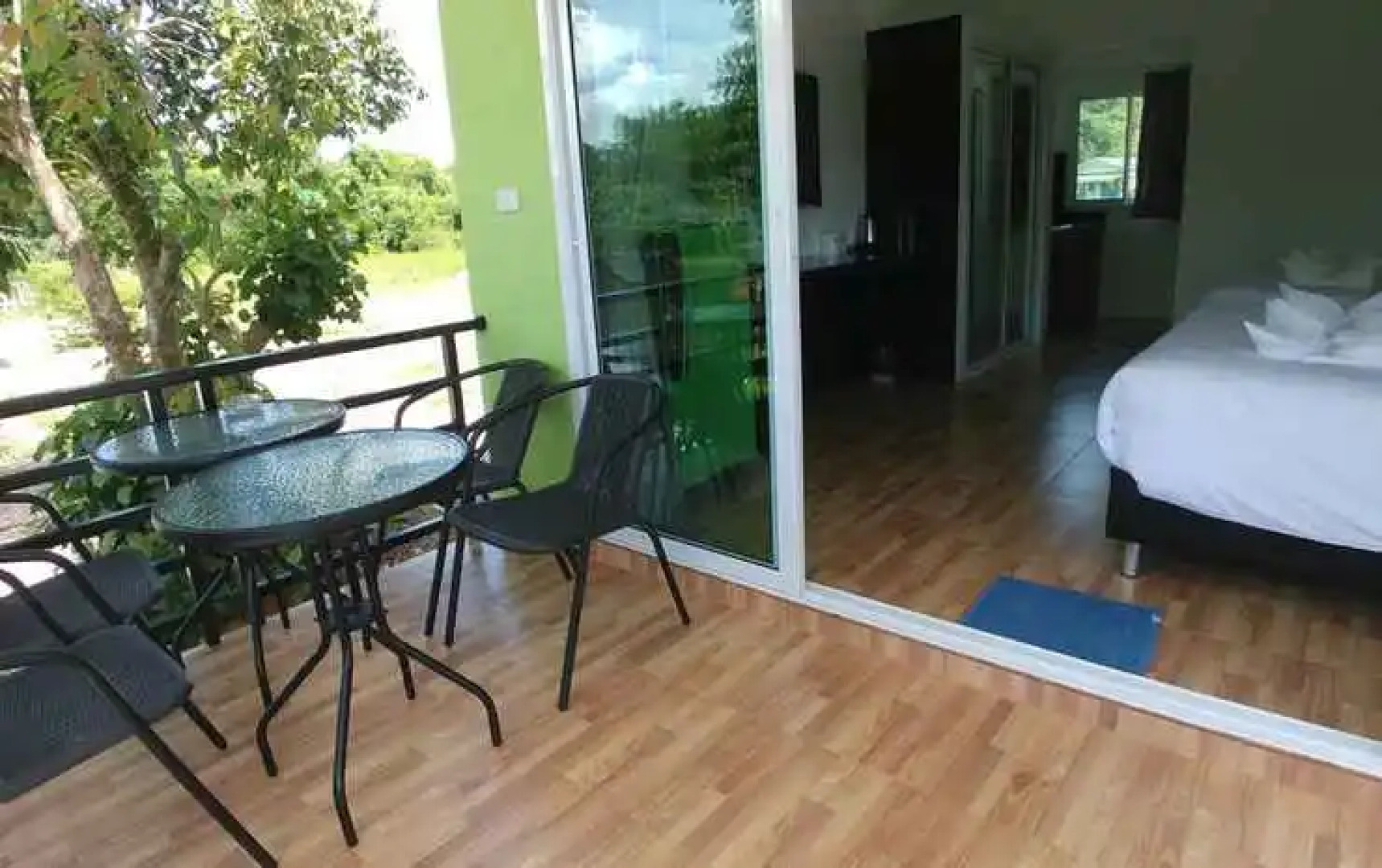 Thipburee Riverside Hotel