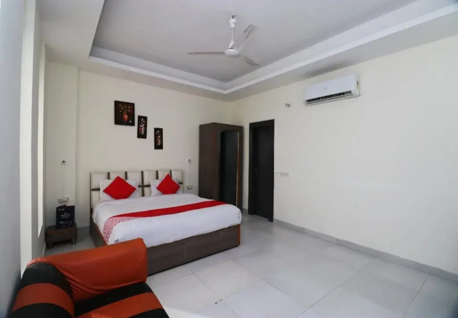 The Classic By OYO Rooms