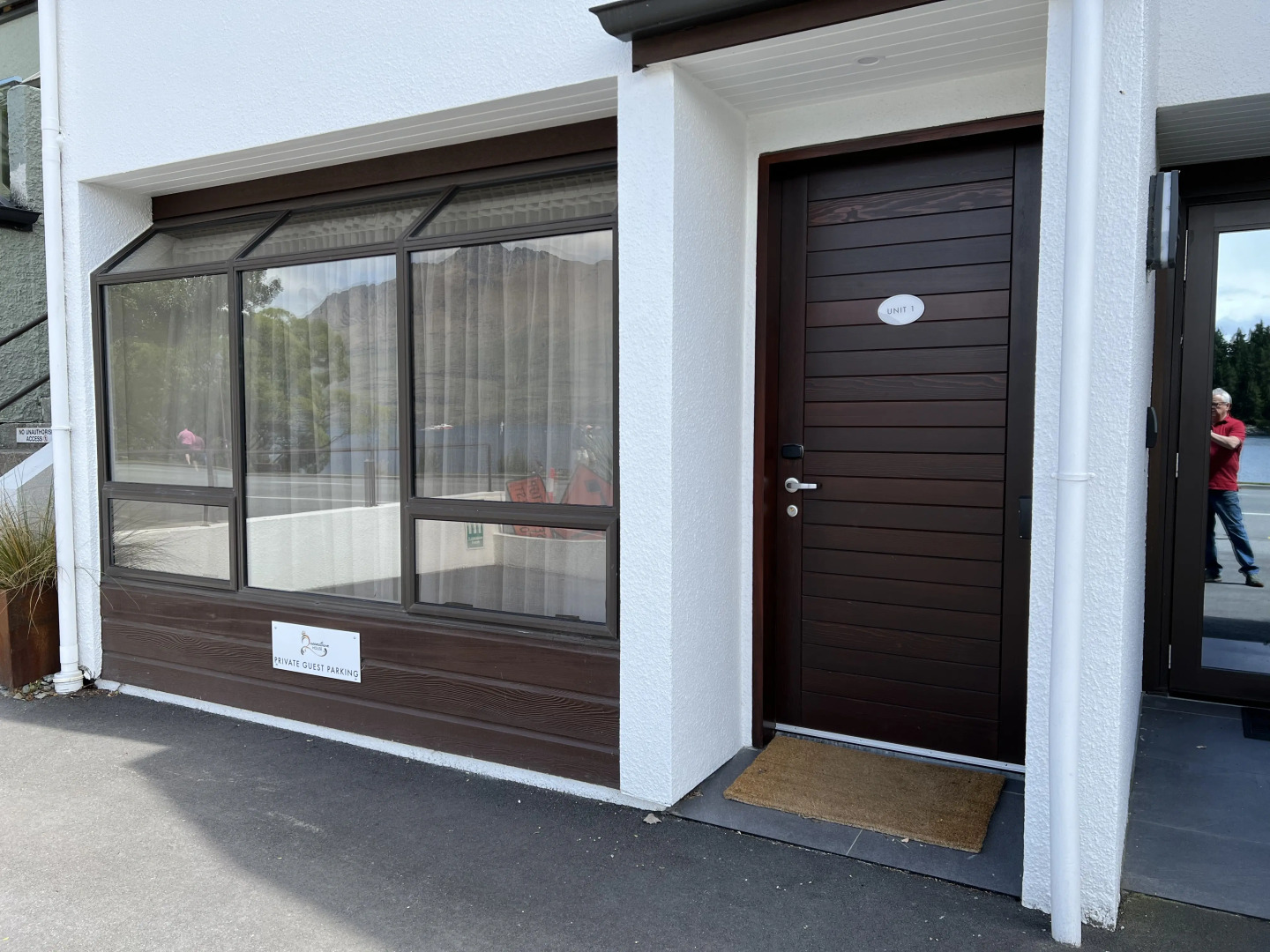 Queenstown House Luxury Lakeside Apartments