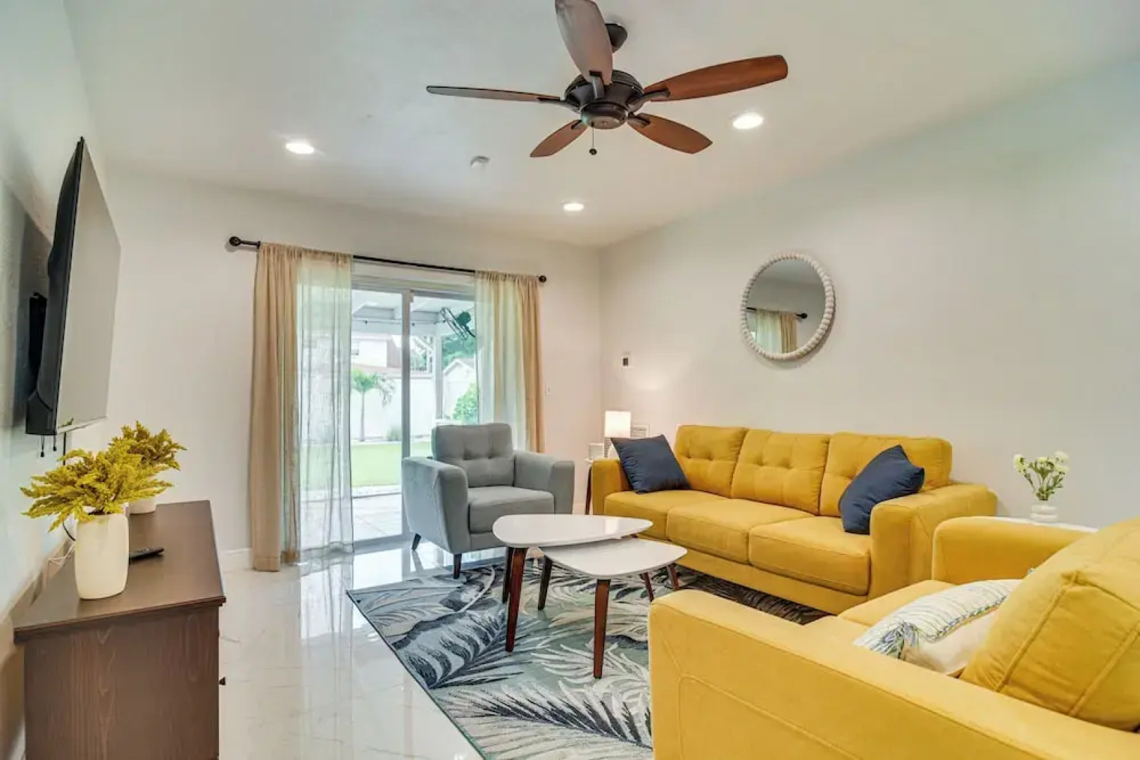 5 Mi to Beach: Tampa Retreat w/ Furnished Lanai!