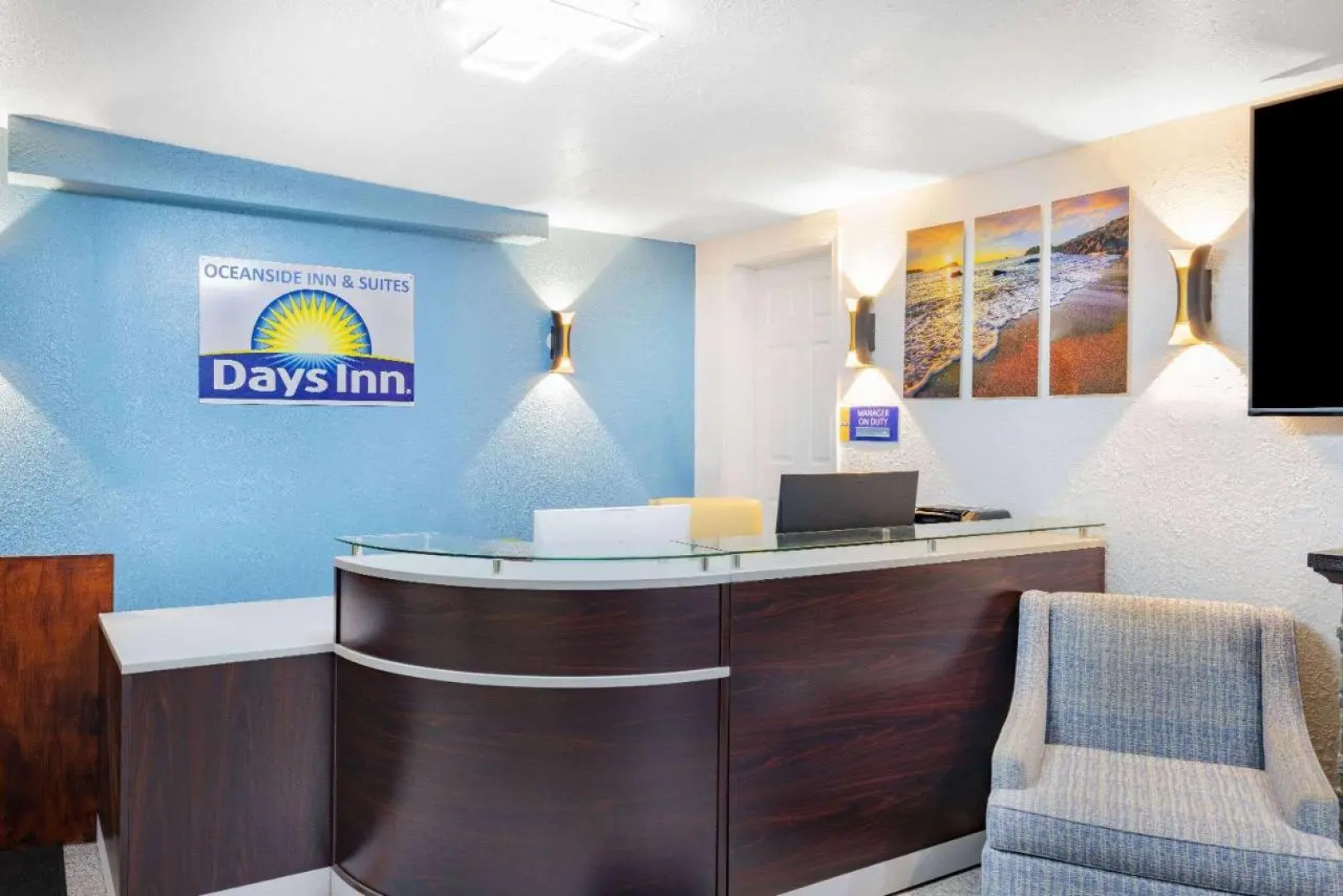 Oceanside Inn & Suites, a Days Inn by Wyndham