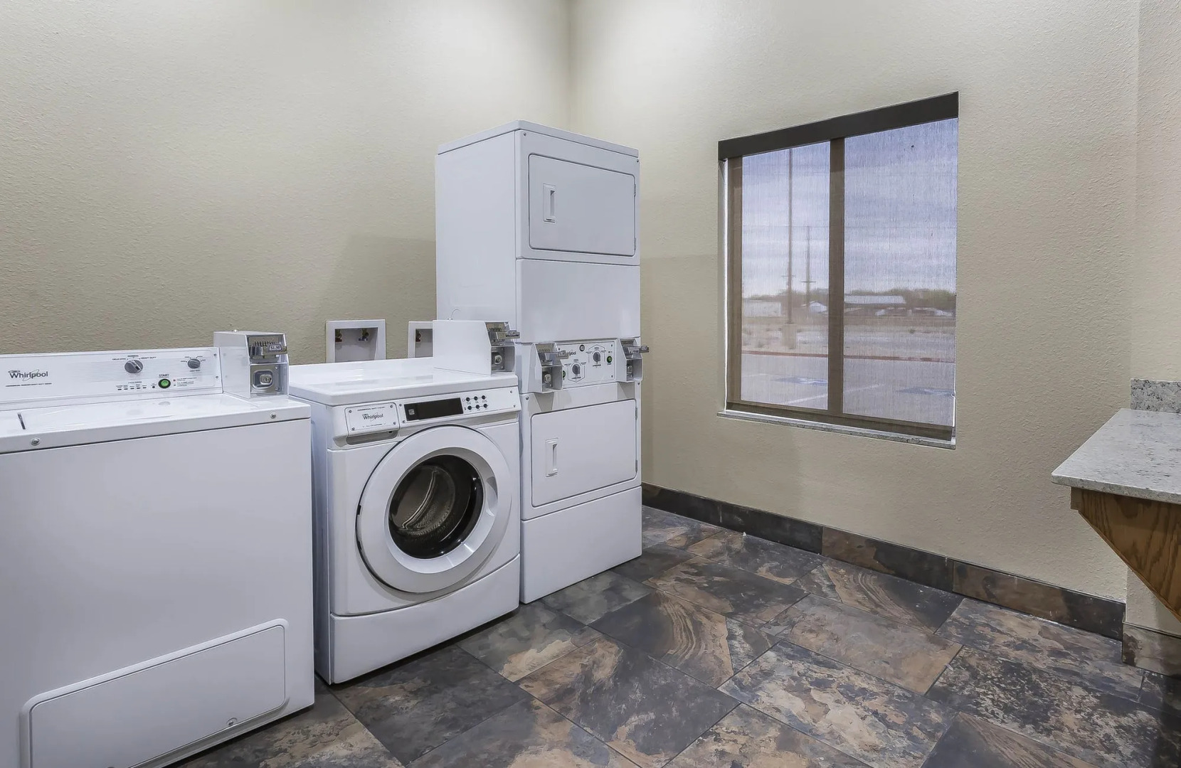 Comfort Suites University