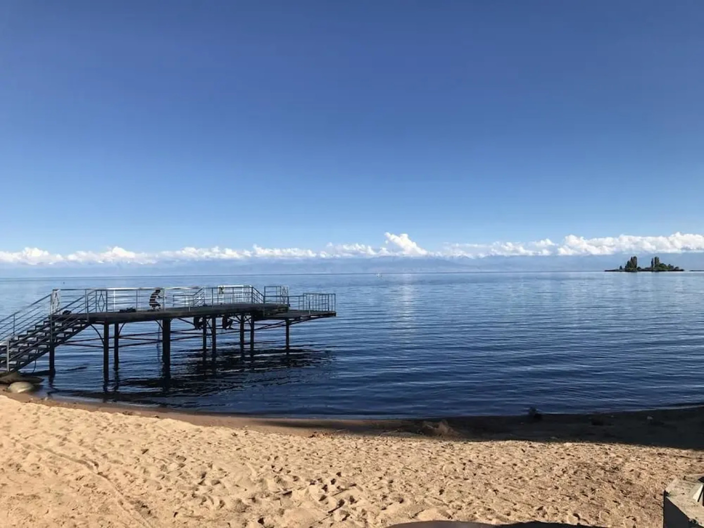 Курорт Altyn Bulak на берегу озера