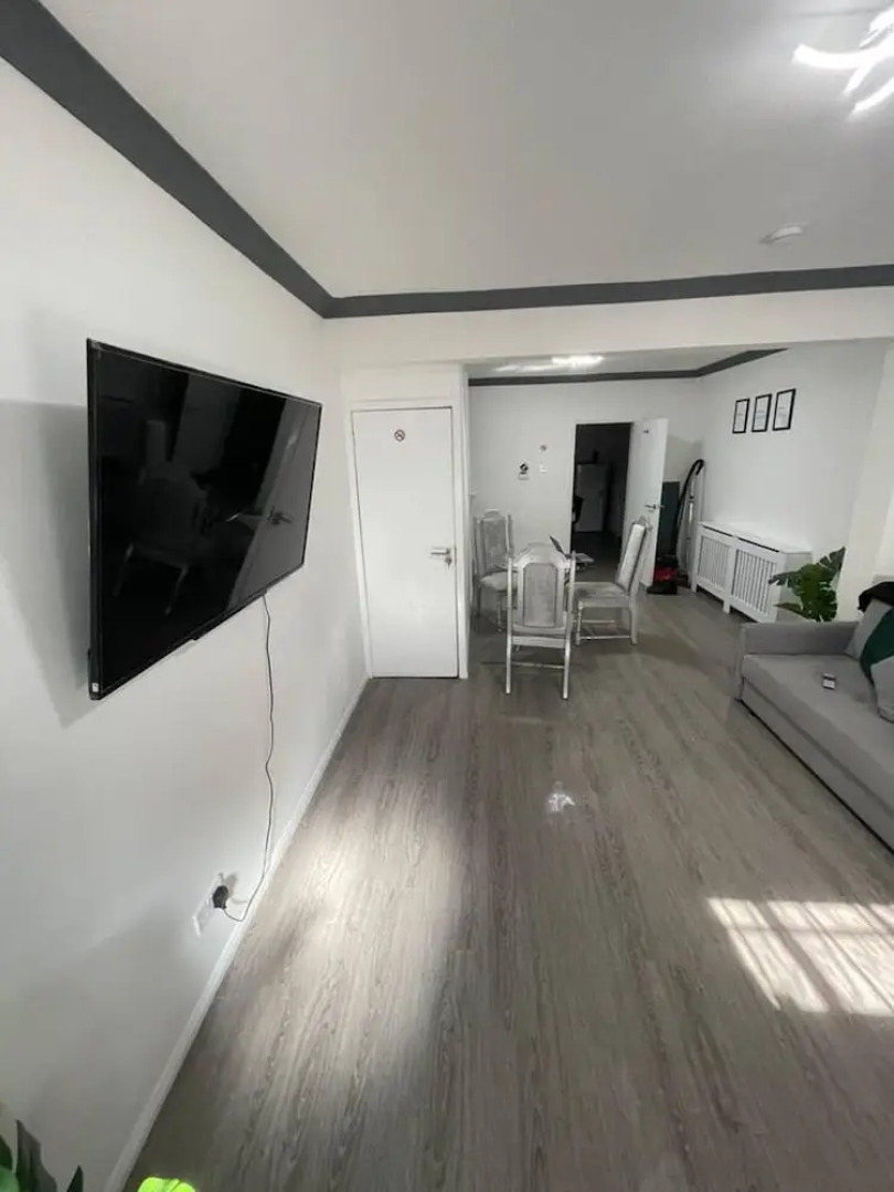 Luxury Spacious 2-bed House in Brentwood Essex