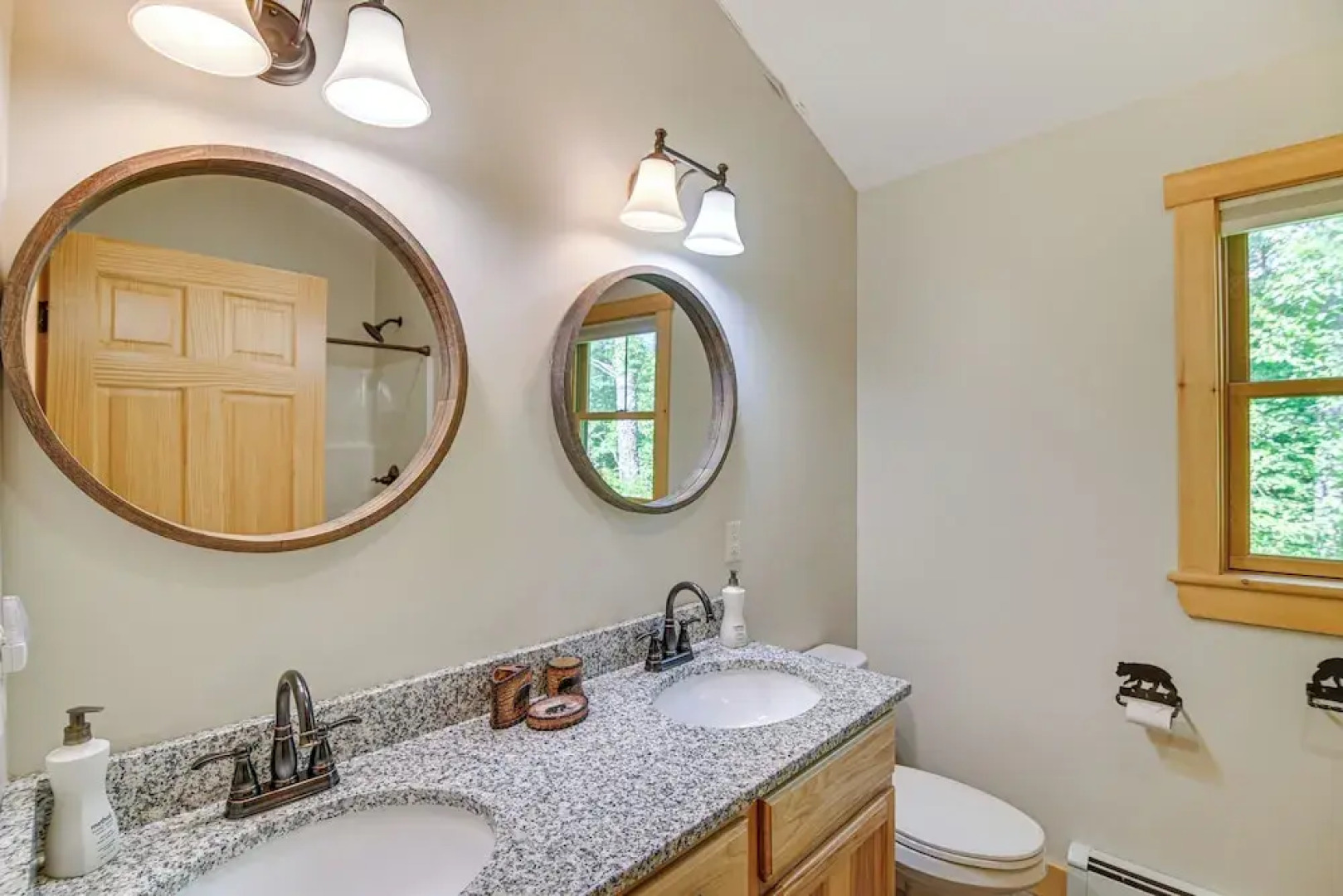 7 Mi to White Mountain NF - Woodsy Bethel Cabin!