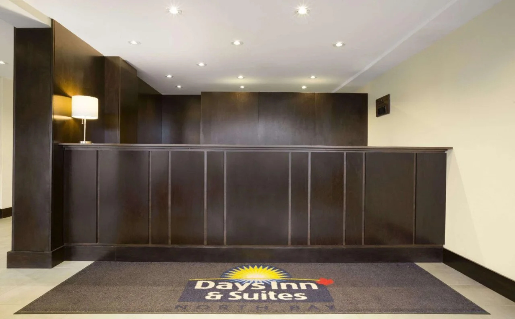Days Inn & Suites North Bay