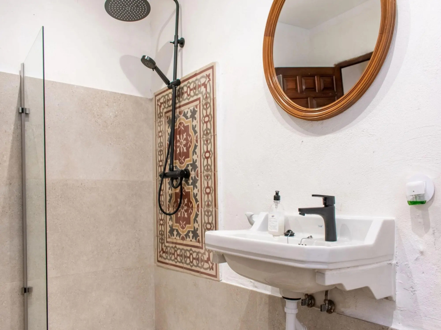 Charming Holiday Home in Fuentes de Andalucía With Pool