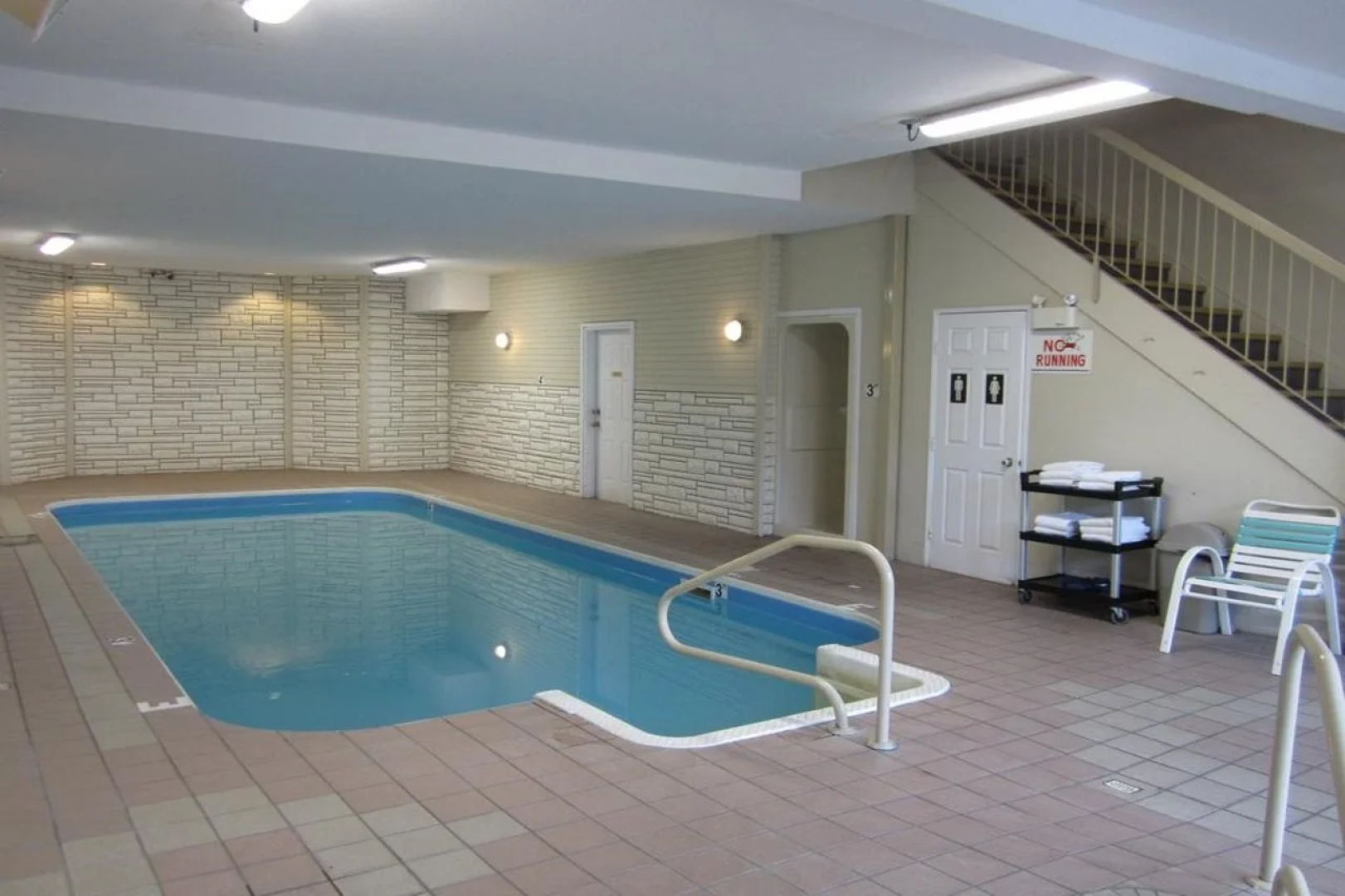 Riverland Inn & Suites