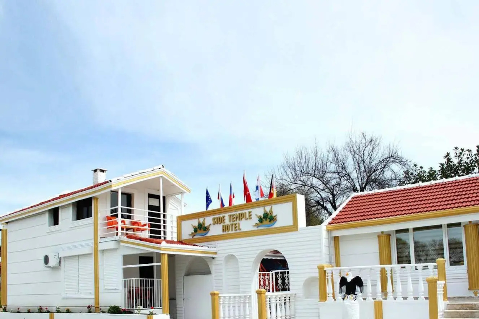Side Temple Hotel