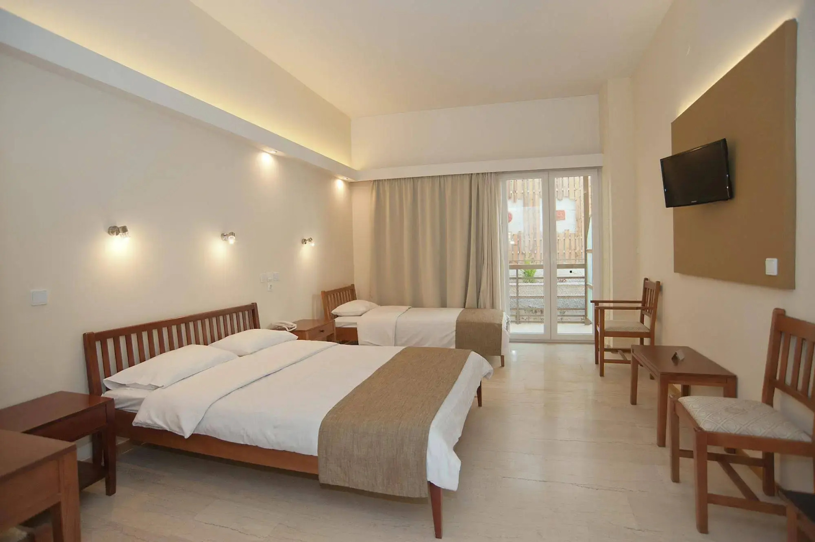 Nidimos Hotel