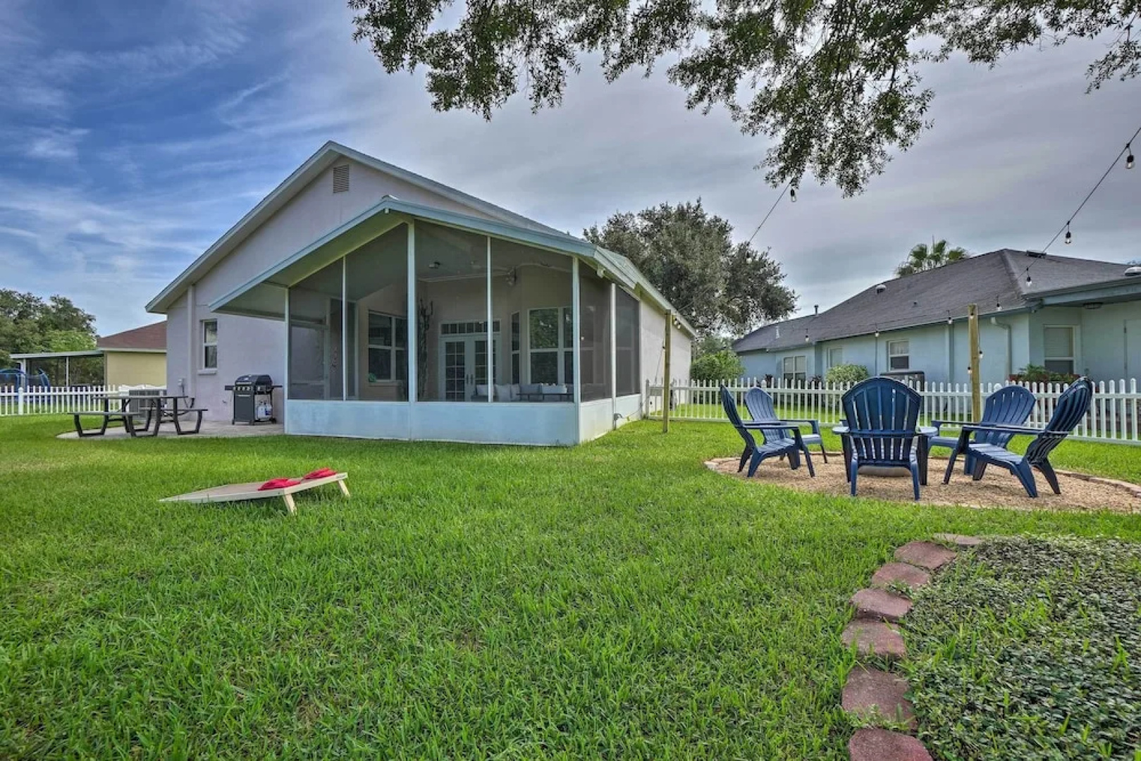 Sunny Brandon Getaway w/ Fire Pit!