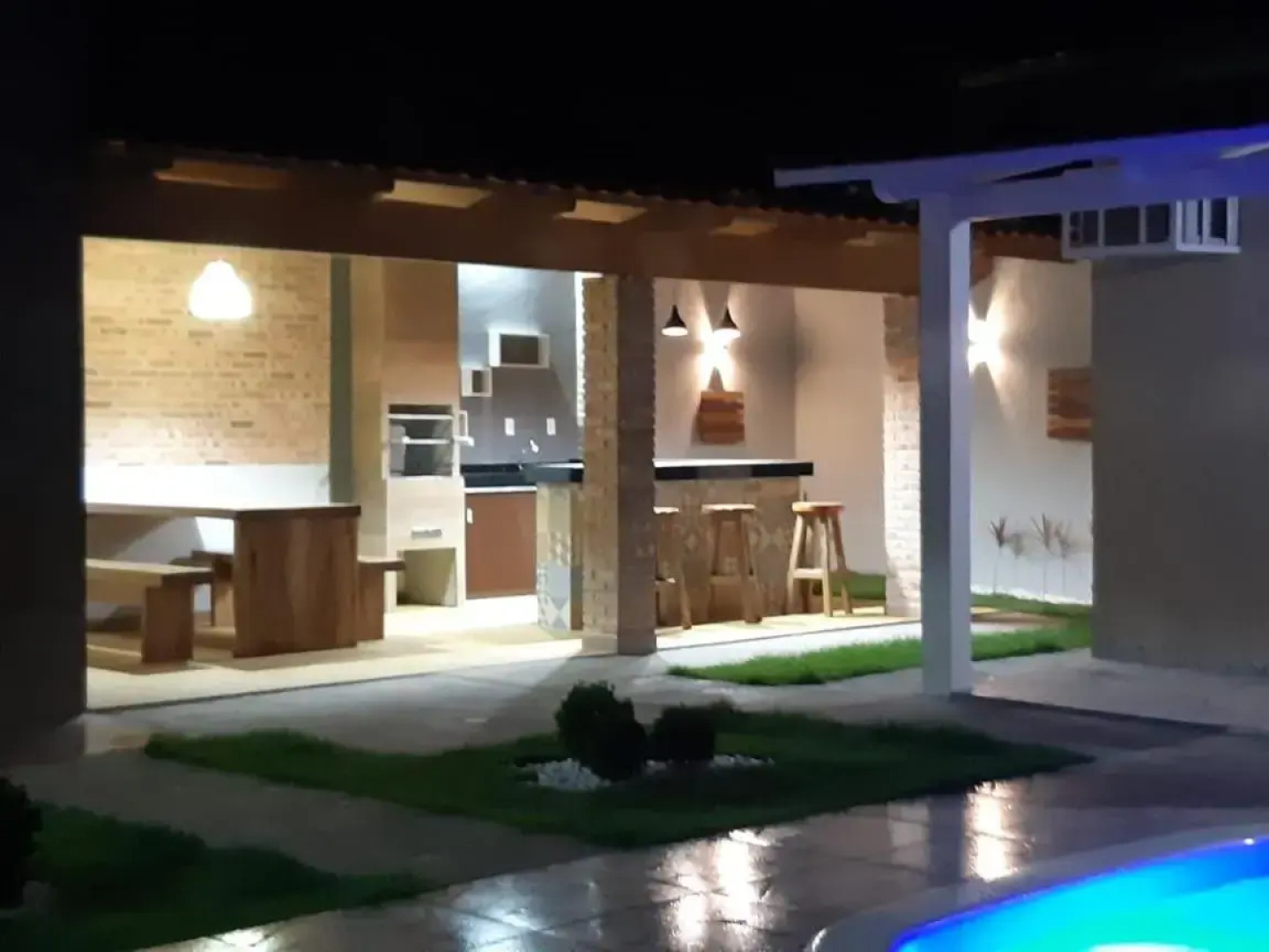 CASA COM PISCINA no CENTRO