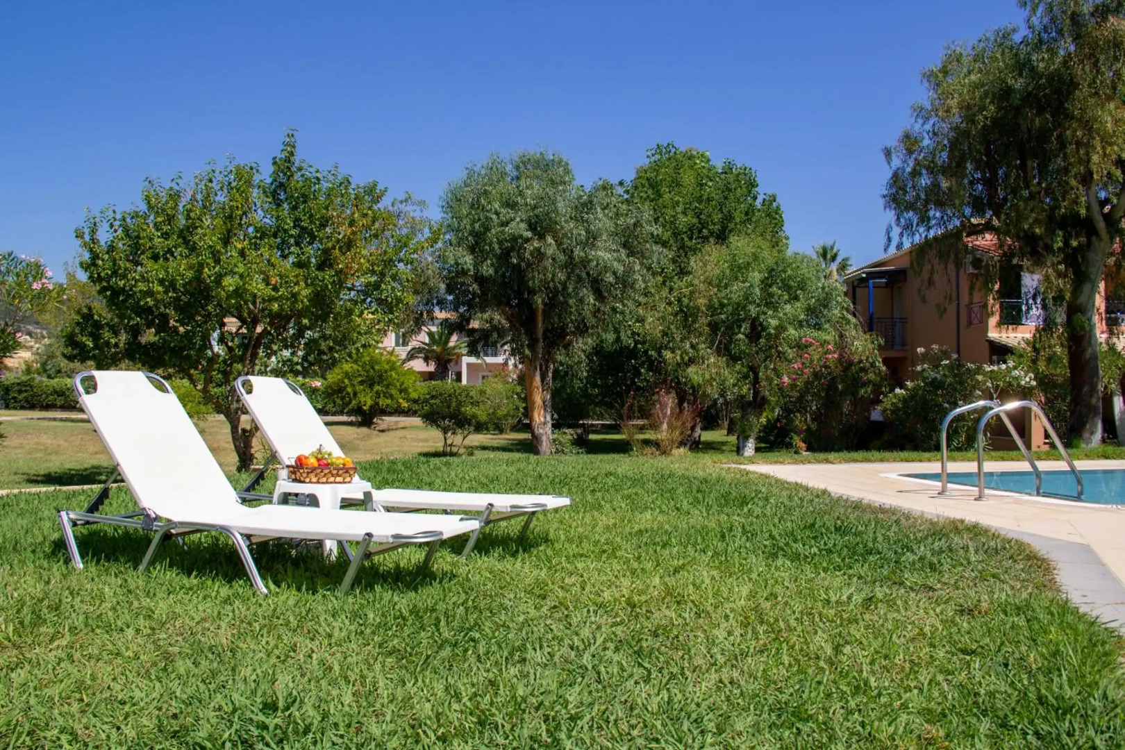 Tellis Holiday Rooms By Hotelius