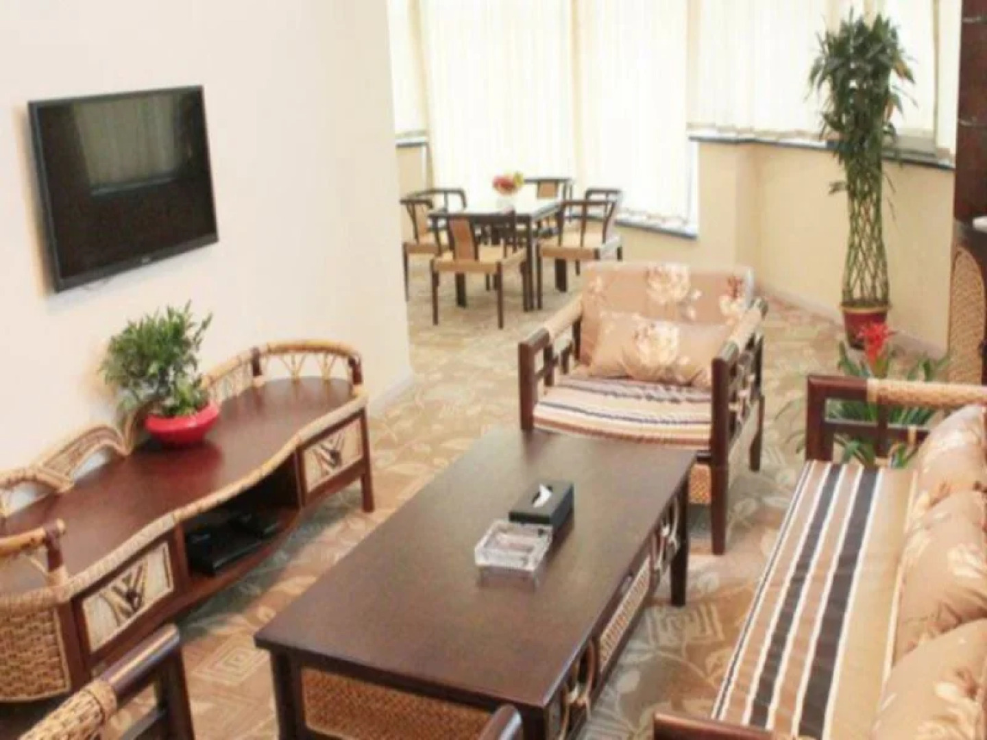 Kaifeng Dong Jing International Business Hotel