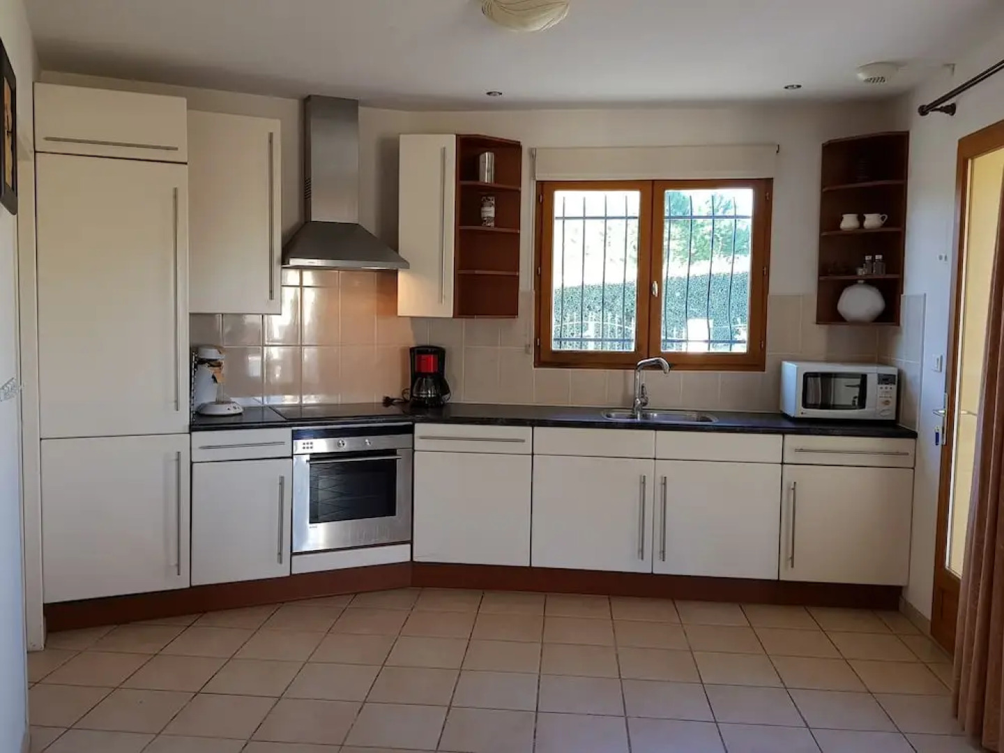 Spacious Villa With Swimming Pool, Jacuzzi, Trampoline, Swing, View, 500m Bakery