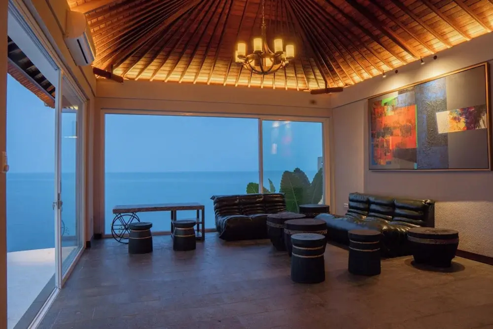 Seaside Oceana Suites by Mahaprana