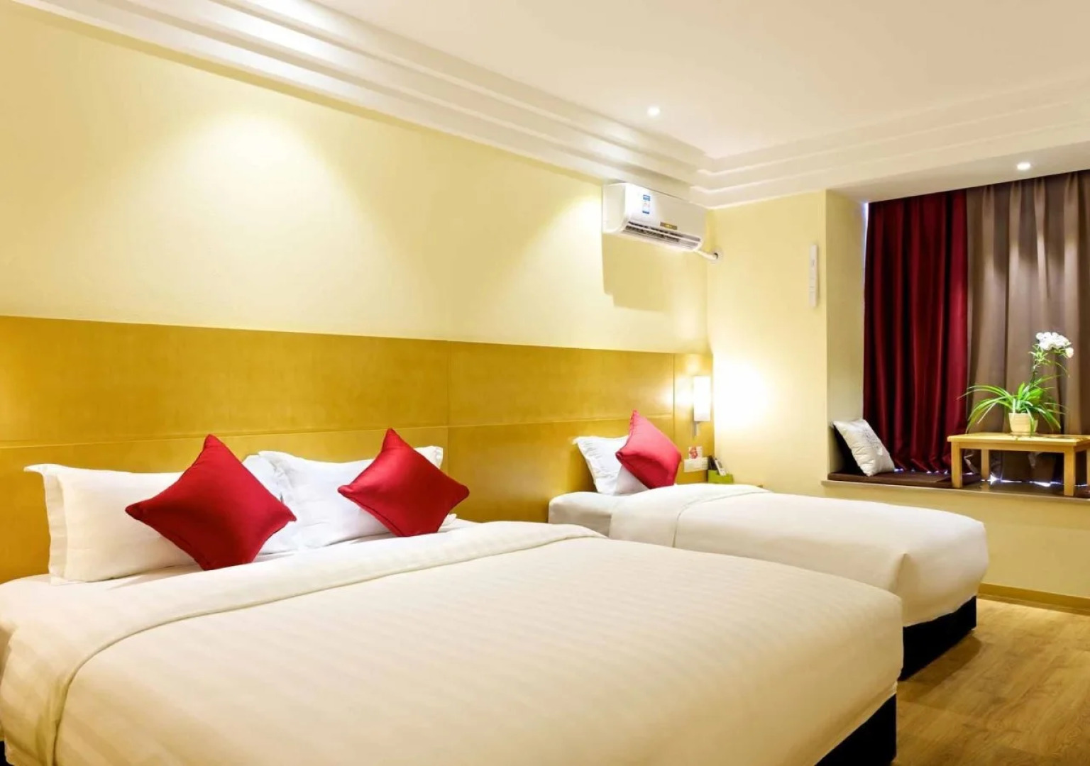 Ibis Wenjiang Floraland