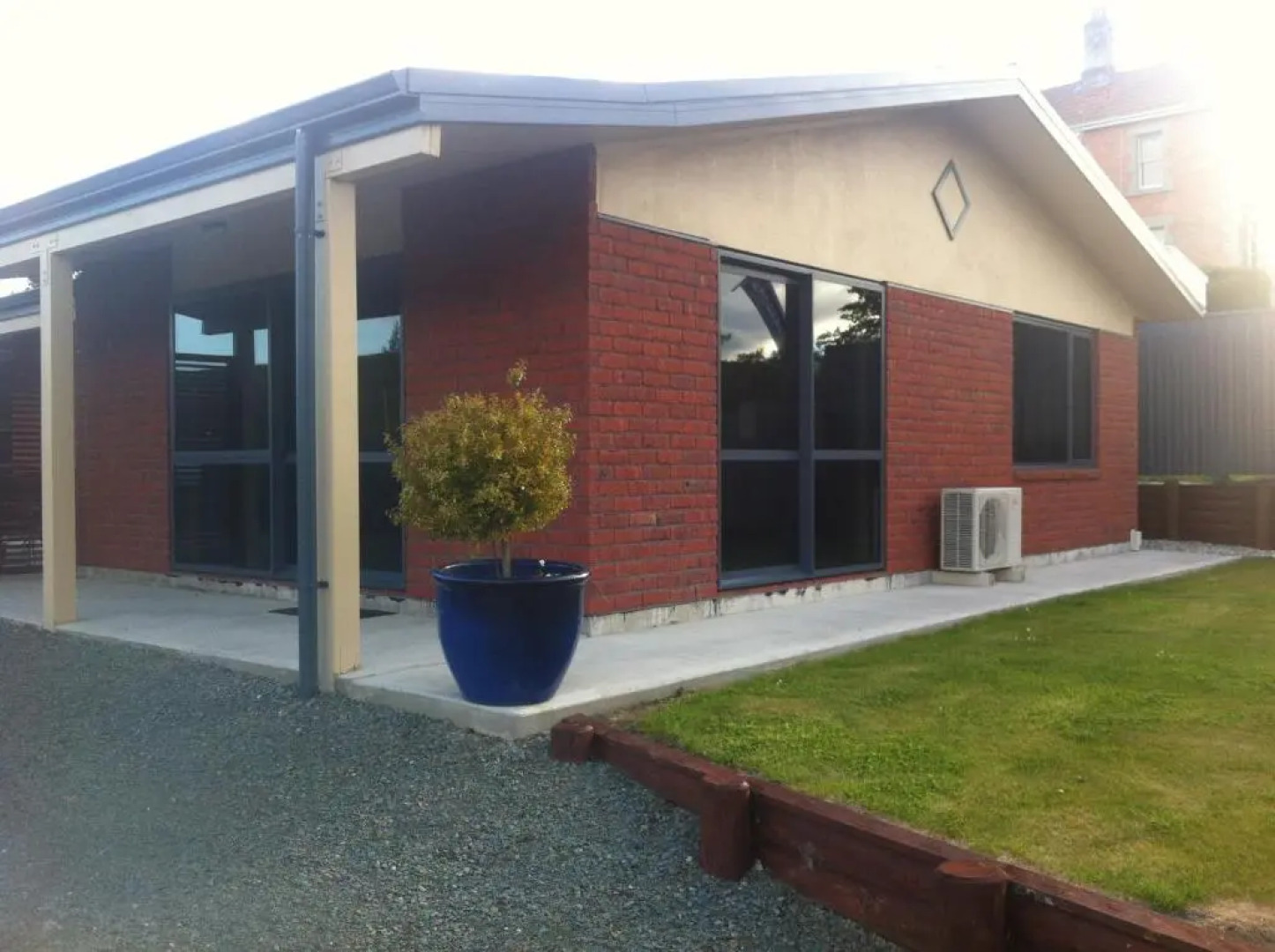 Lawrence Townhouse Accommodation