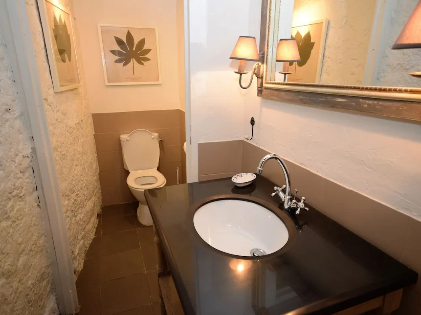 Authentic Castle in Bon-Encontre with Open Kitchen