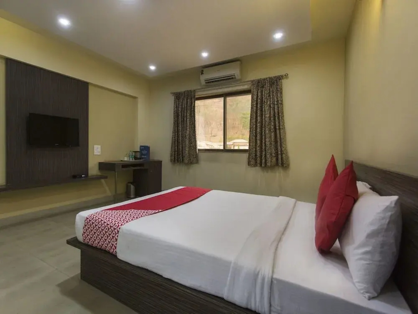 Emerald Resort by OYO Rooms