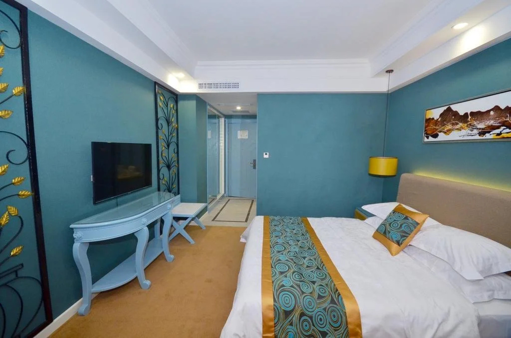 Yue Hotel (Wuhan University of Technology Wenzhi Street Subway Station)