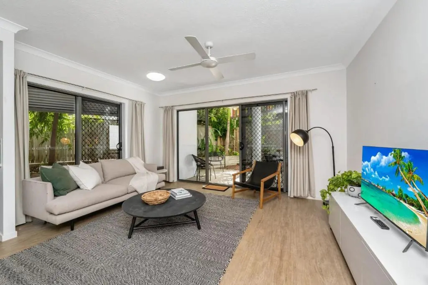 The Strand - 2BR Unit with Wifi and Beach